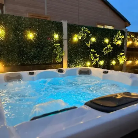 Nyaraló Lilly With Hot Tub *