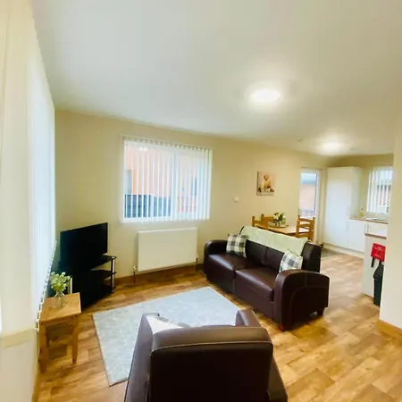 Lilly With Hot Tub יורק