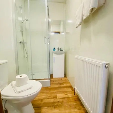 Lilly With Hot Tub יורק